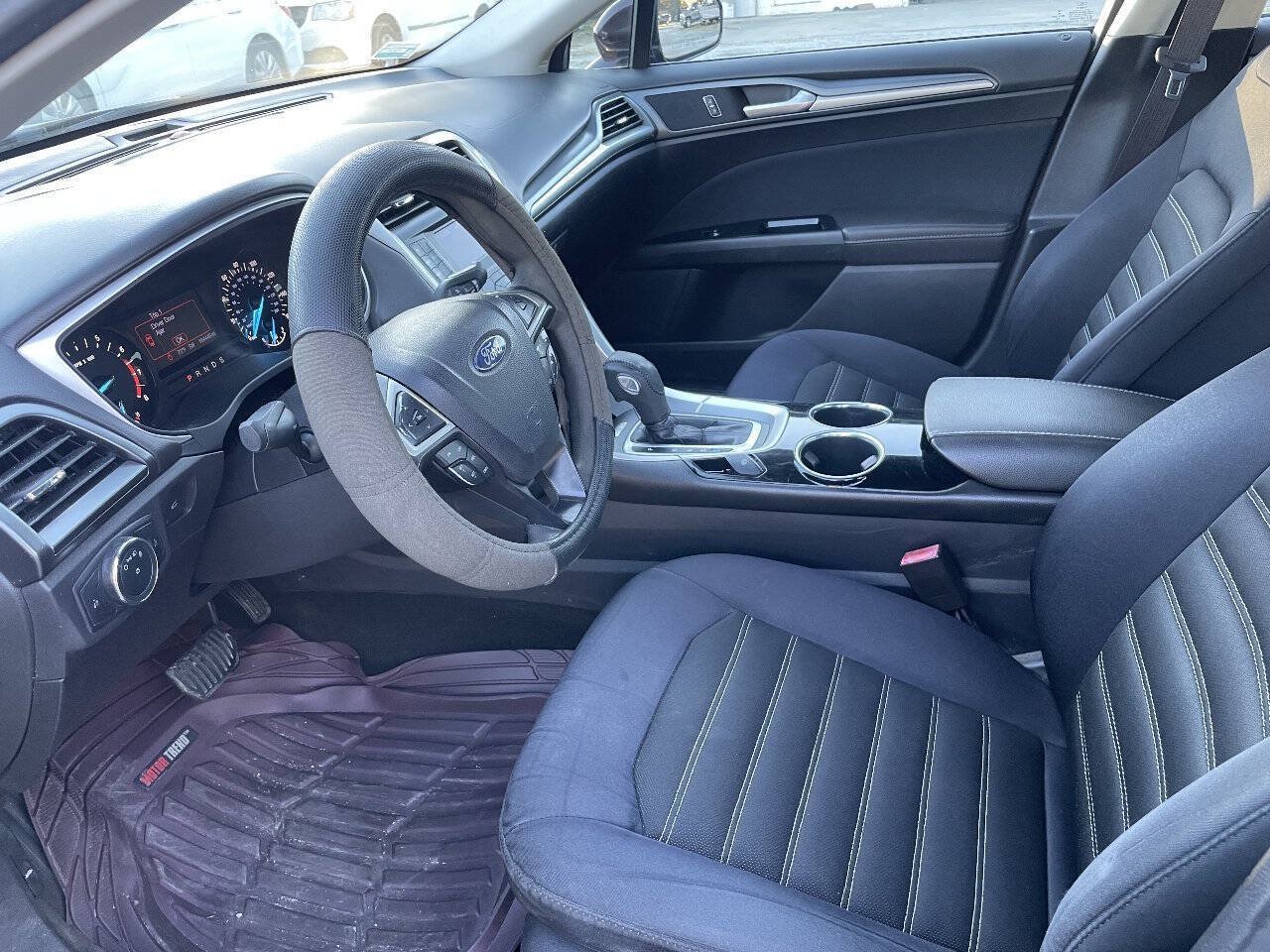 Used 2013 Ford Fusion SE FWD image 26