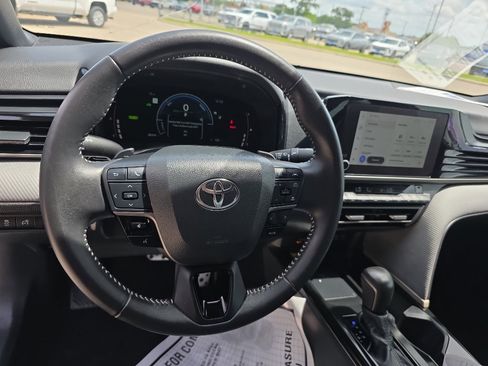 Used 2025 Toyota Camry SE w/ Convenience Package AWD/4WD image 10