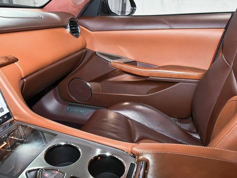 Used 2019 Karma Revero Base image 32