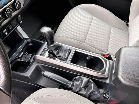 Certified 2022 Toyota Tacoma SR5 AWD/4WD image 15