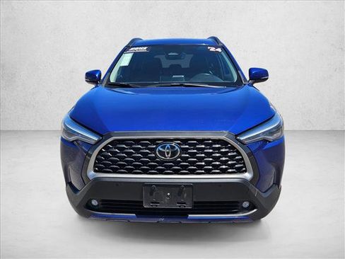 Used 2024 Toyota Corolla Cross XLE FWD image 2