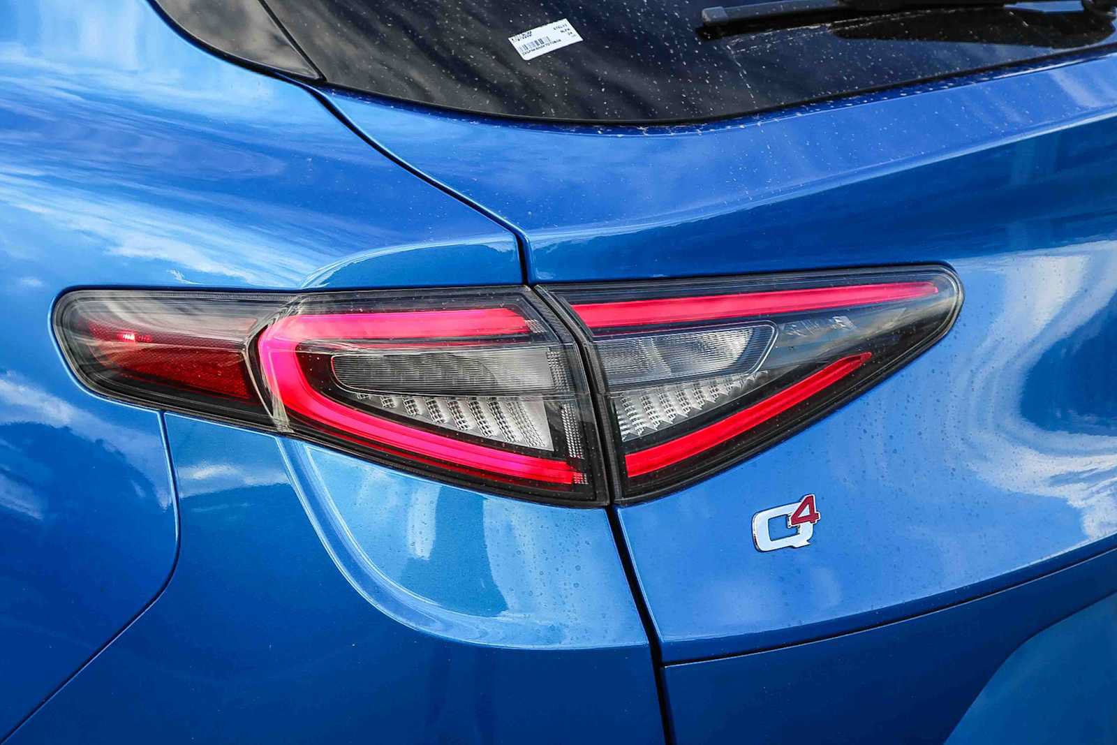 Used 2024 Alfa Romeo Stelvio Veloce AWD/4WD image 9