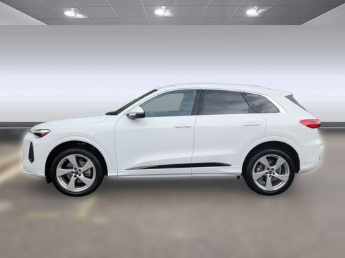 Used 2025 Audi Q5 Premium w/ Premium Plus AWD/4WD image 2