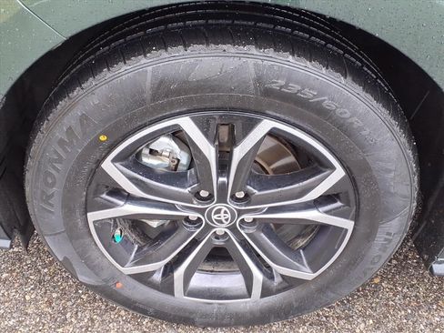 Certified 2025 Toyota Sienna Platinum image 8