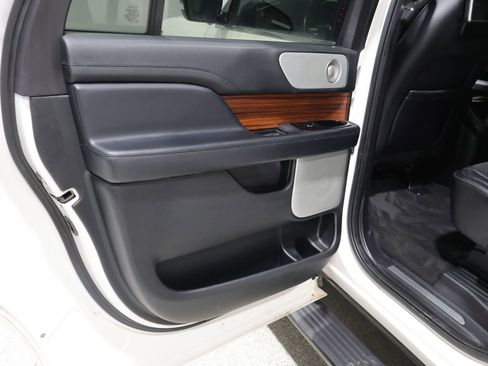 Used 2019 Lincoln Navigator L Reserve AWD/4WD image 18