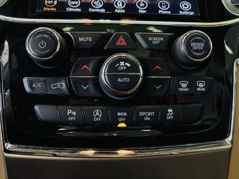 Used 2020 Jeep Grand Cherokee Overland AWD/4WD image 51