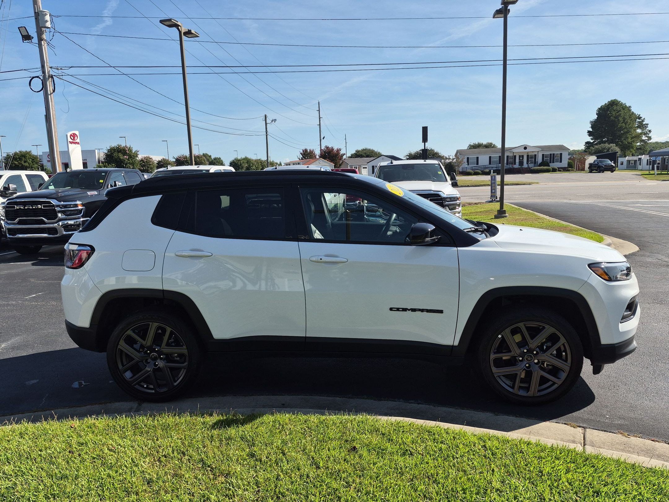Used 2026 Jeep Compass Limited AWD/4WD image 4