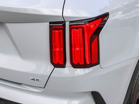 Used 2023 Kia Sorento SX image 10