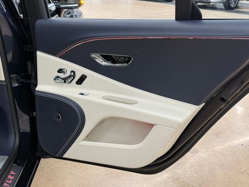 Used 2022 Bentley Flying Spur Plug-In Hybrid image 39