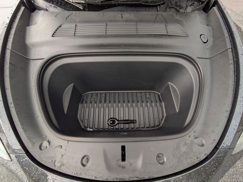 Used 2024 Tesla Model Y Performance image 27