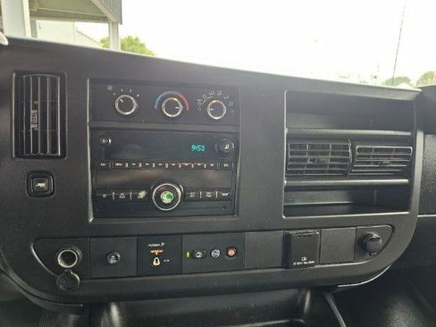 Used 2018 Chevrolet Express 2500 w/ Driver Convenience Package RWD image 13