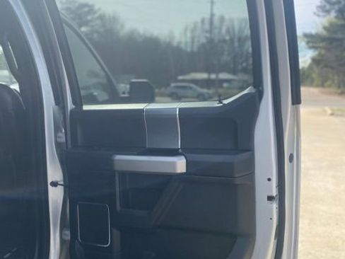 Used 2015 Ford F150 Lariat image 12