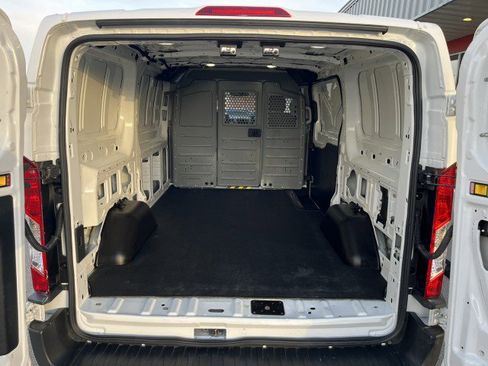 Used 2018 Ford Transit 250 130 Low Roof image 9