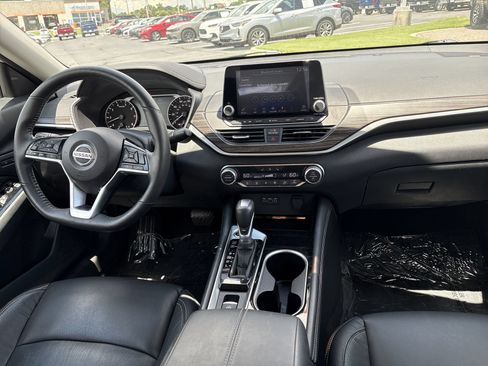 Used 2022 Nissan Altima 2.5 Platinum AWD/4WD image 3