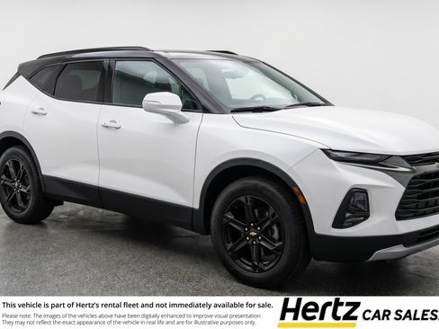 Used 2025 Chevrolet Blazer LT FWD image 1