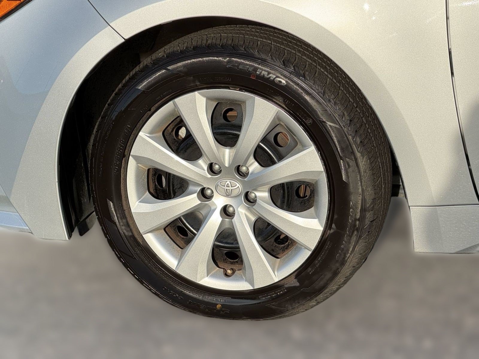 Used 2025 Toyota Corolla LE FWD image 12