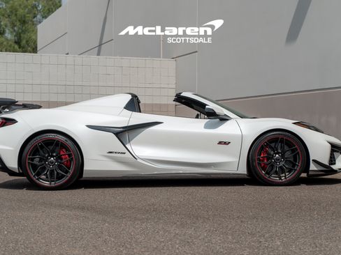 Used 2023 Chevrolet Corvette Z06 w/ Z07 Performance Package RWD image 8