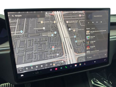 Used 2022 Tesla Model S Base image 61