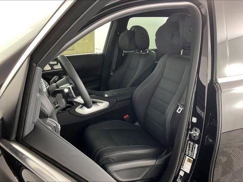 New 2026 Mercedes-Benz GLS 450 4MATIC image 9