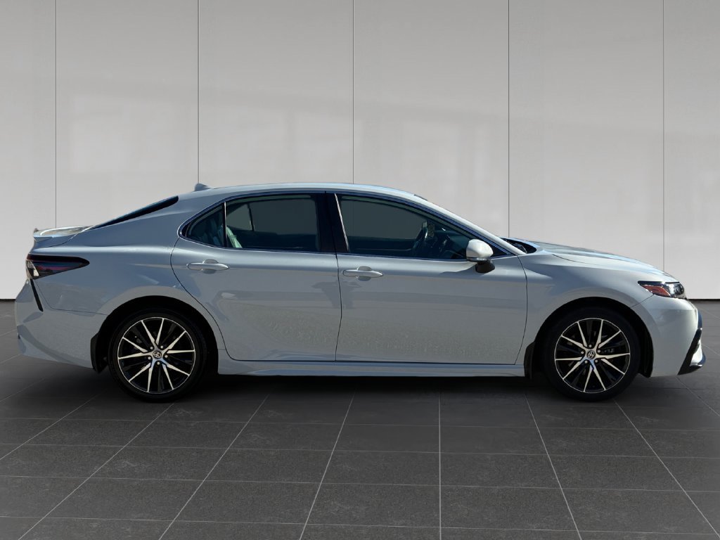 Used 2024 Toyota Camry SE w/ Cold Weather Package FWD image 7