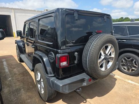 Used 2022 Jeep Wrangler Unlimited Sahara AWD/4WD image 3