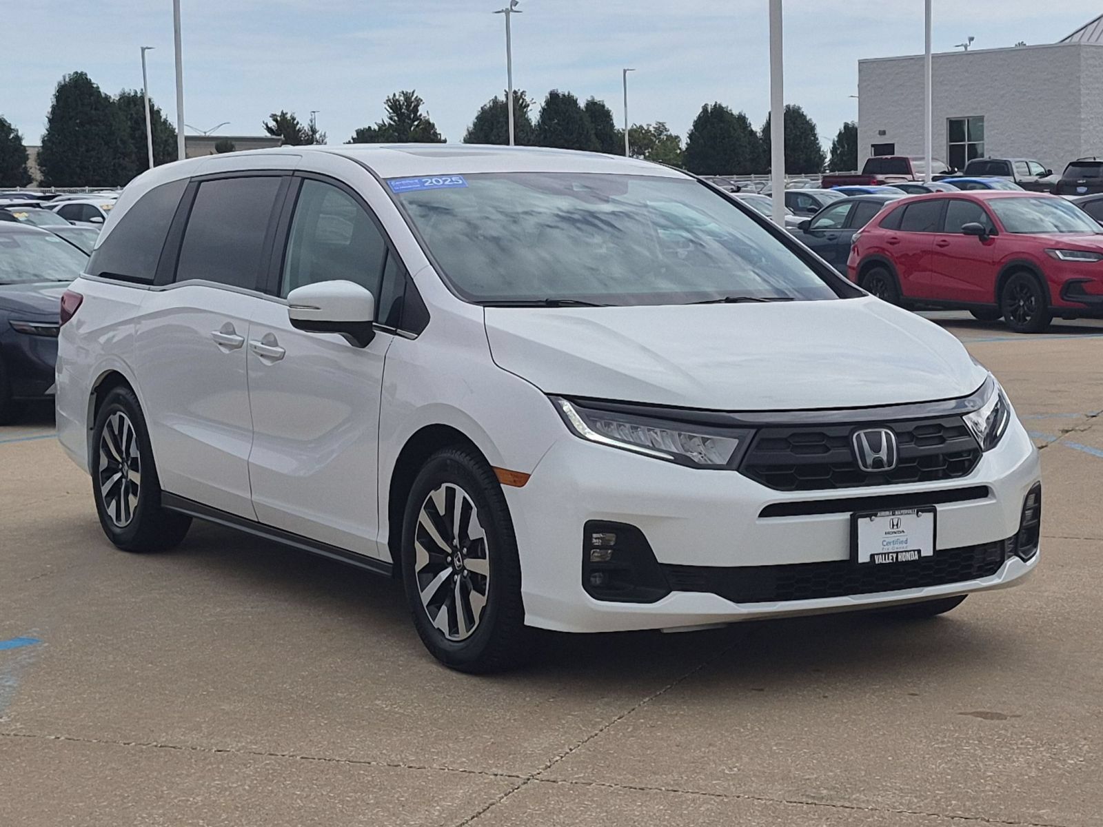 Certified 2025 Honda Odyssey EX-L image 4