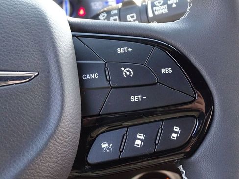 Used 2023 Chrysler Pacifica Touring-L w/ Uconnect Theater Family Group FWD image 26