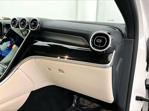 Used 2025 Mercedes-Benz GLC 350e 4MATIC image 20