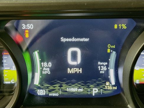 Used 2025 Jeep Wrangler Unlimited Sahara AWD/4WD image 18