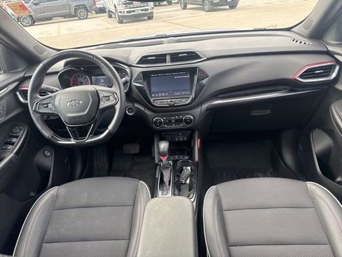 Used 2023 Chevrolet TrailBlazer RS w/ Sun and Liftgate Package image 17
