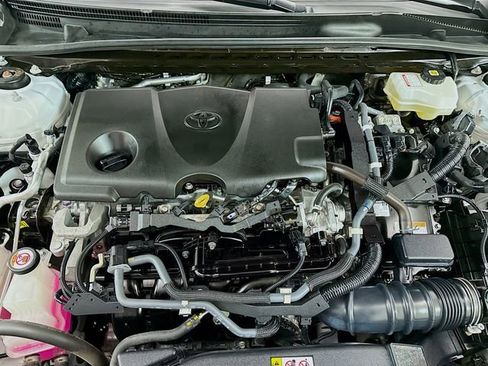 Used 2021 Toyota Camry XLE w/ Navigation Upgrade Package image 31