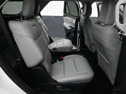 Used 2025 Ford Explorer Active w/ Active Comfort Package RWD image 23