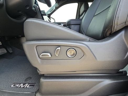 Used 2026 GMC Yukon XL Denali w/ Sun & Power Step Package image 25