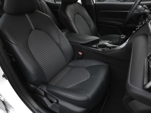 Used 2020 Toyota Camry SE image 28