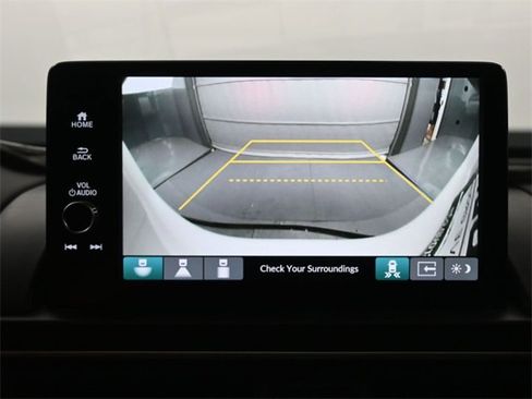 New 2025 Honda Pilot Touring image 2