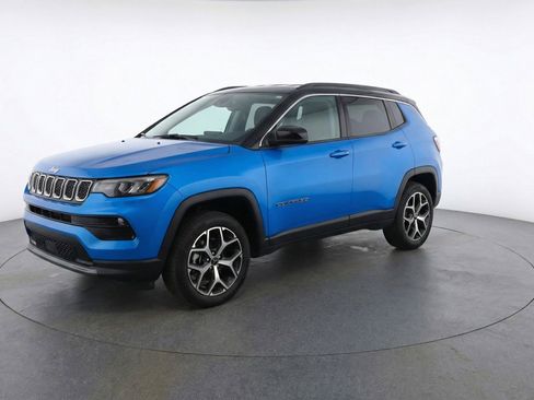 Used 2025 Jeep Compass Limited image 3