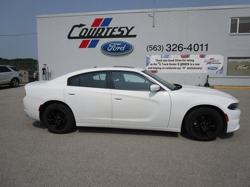 Used 2022 Dodge Charger SXT w/ Leather Interior Group image 7