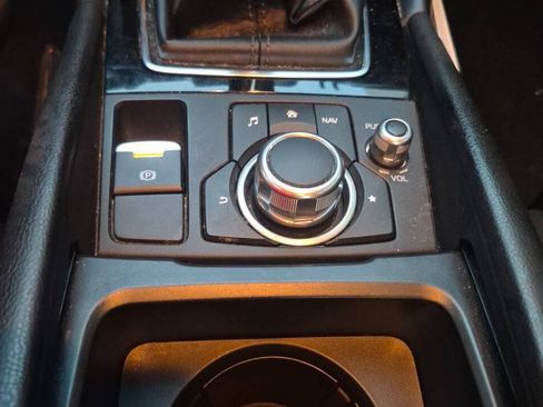 Used 2017 MAZDA MAZDA3 Sport w/ Preferred Equipment Package FWD image 18
