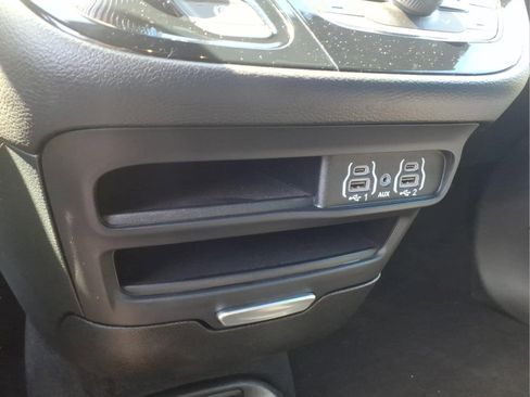 Used 2025 Chrysler Pacifica Select FWD image 18