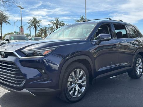 Used 2025 Toyota Grand Highlander FWD image 3