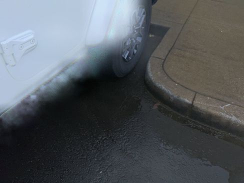 Used 2024 Jeep Wrangler Sahara image 9