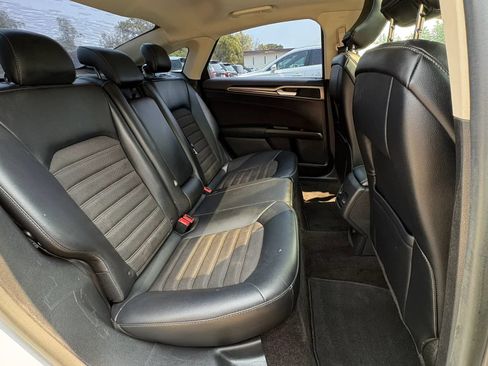 Used 2017 Ford Fusion SE w/ Equipment Group 601A FWD image 27