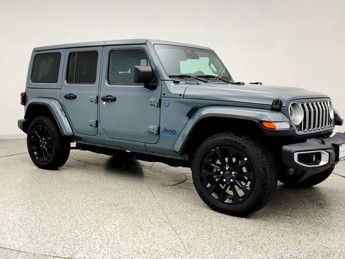 Used 2025 Jeep Wrangler Unlimited Sahara w/ Safety Group image 3