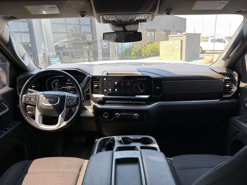 Used 2022 GMC Sierra 1500 SLE w/ X31 Off-Road Package AWD/4WD image 10