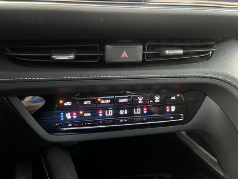 Used 2023 Buick Envision Avenir AWD/4WD image 12