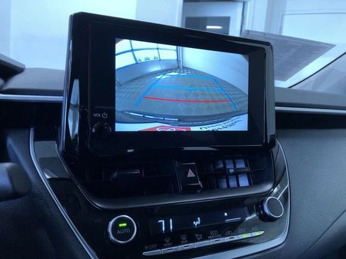 Used 2025 Toyota Corolla LE image 20