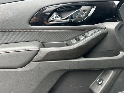 Certified 2023 Chevrolet Traverse RS image 11