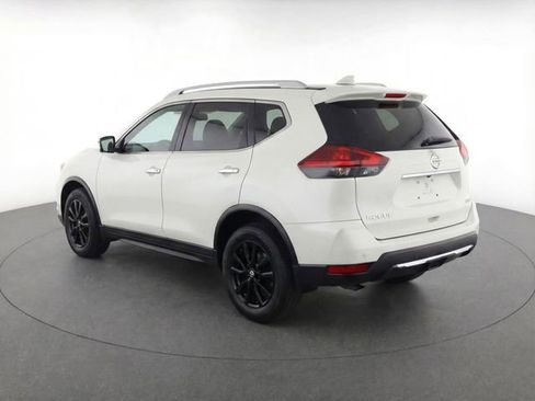 Used 2020 Nissan Rogue SV image 3