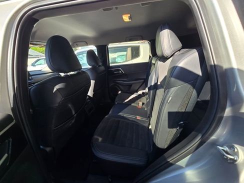 Used 2024 Mitsubishi Outlander SE image 8
