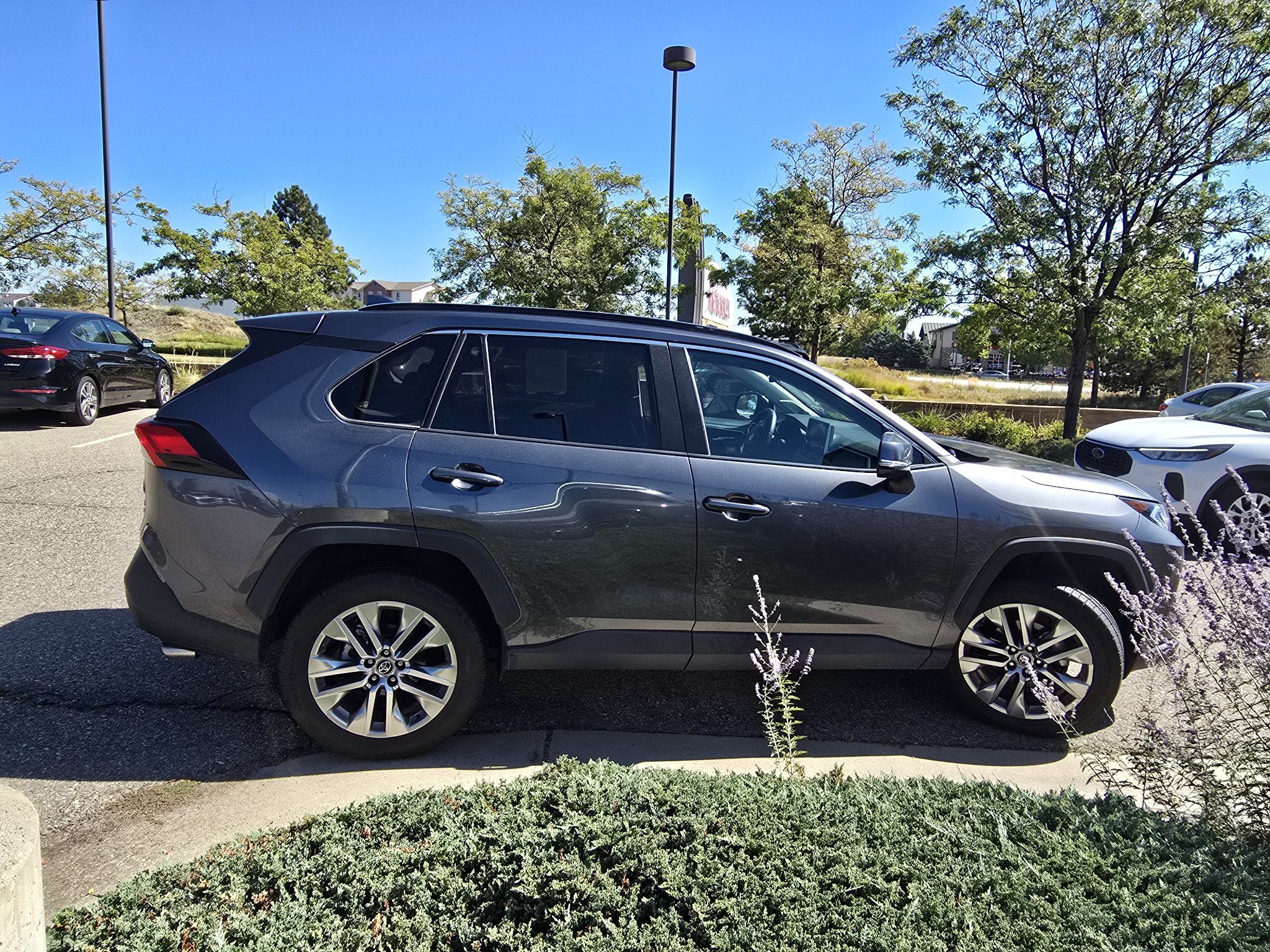 Used 2020 Toyota RAV4 XLE Premium AWD/4WD image 18